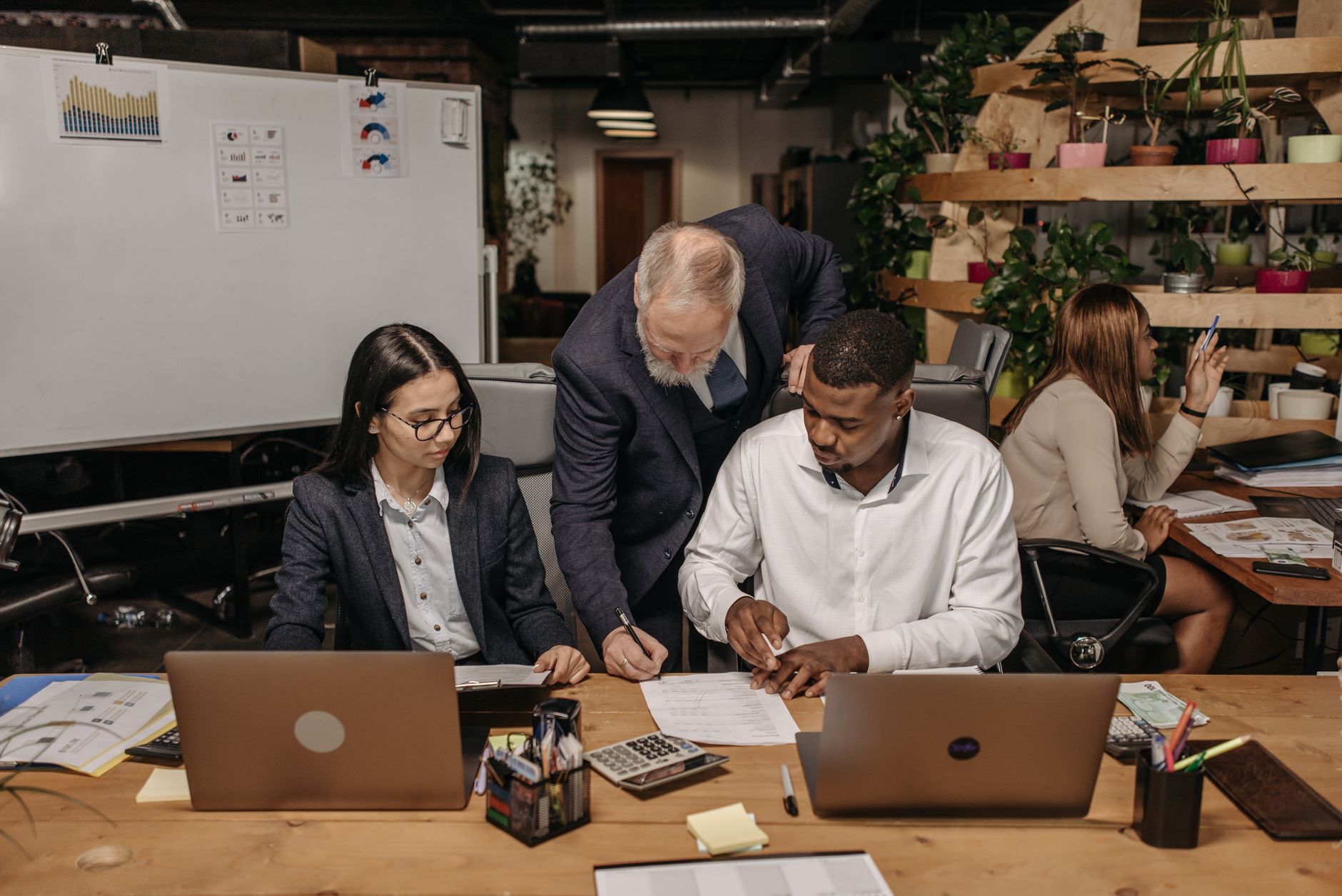 AI Copilot vs AI Agent: what's the difference - AI implementation for businesses