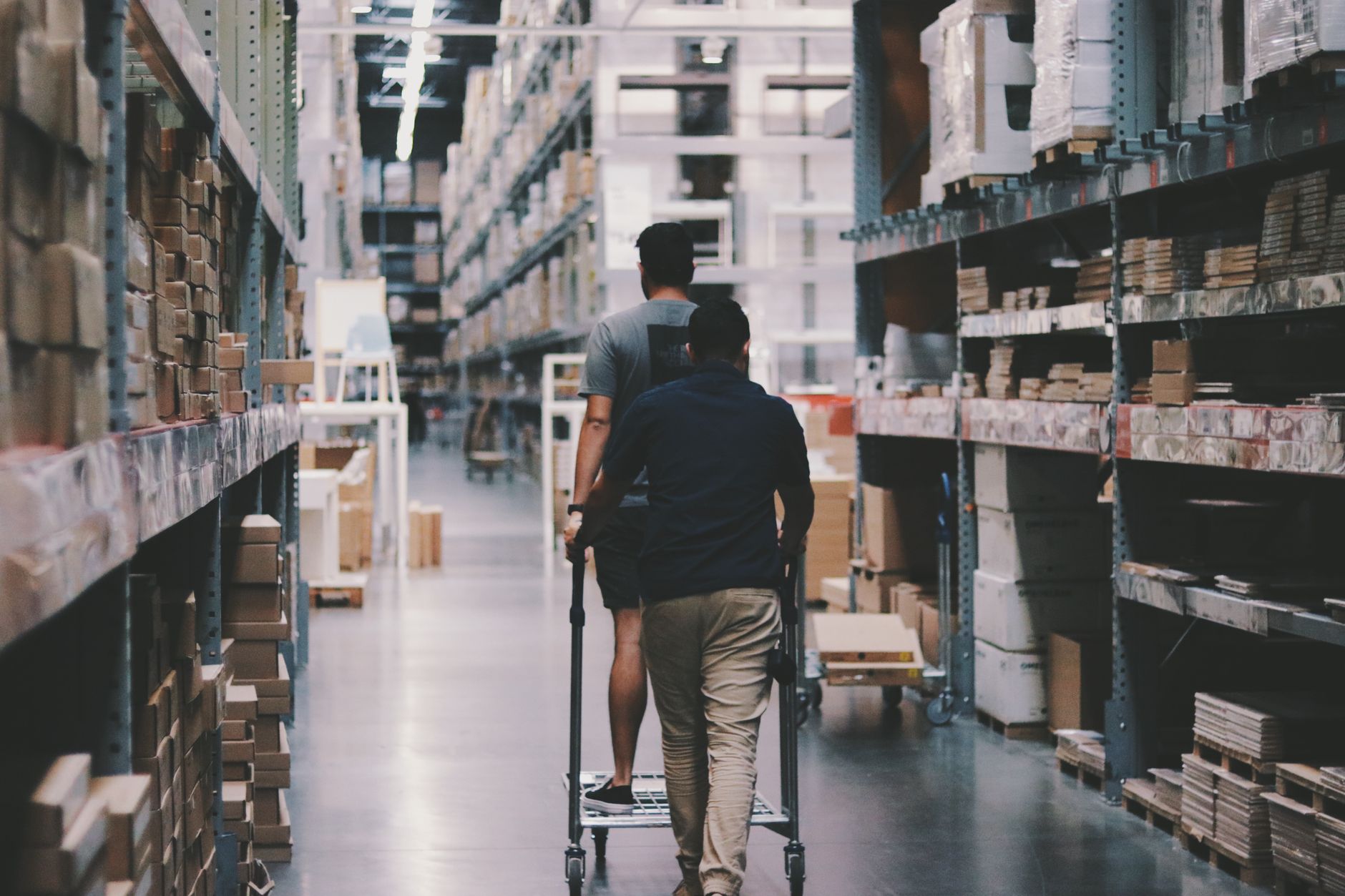 AI for wholesale: from inventory to order handling - AI implementation for businesses