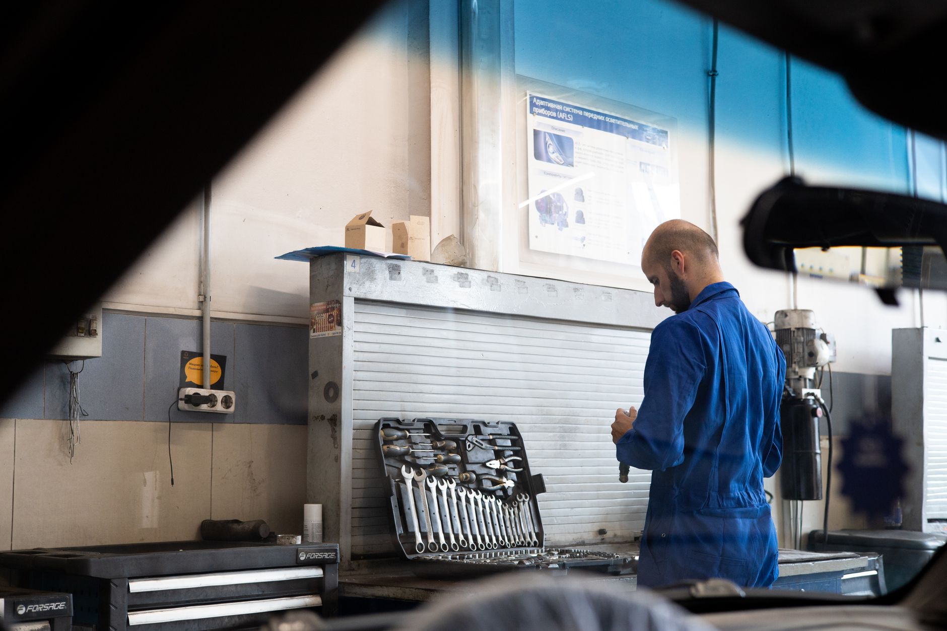 AI voor installatie- en technische dienstverleners: waar het echt tijd bespaart - AI implementatie voor Nederlandse bedrijven